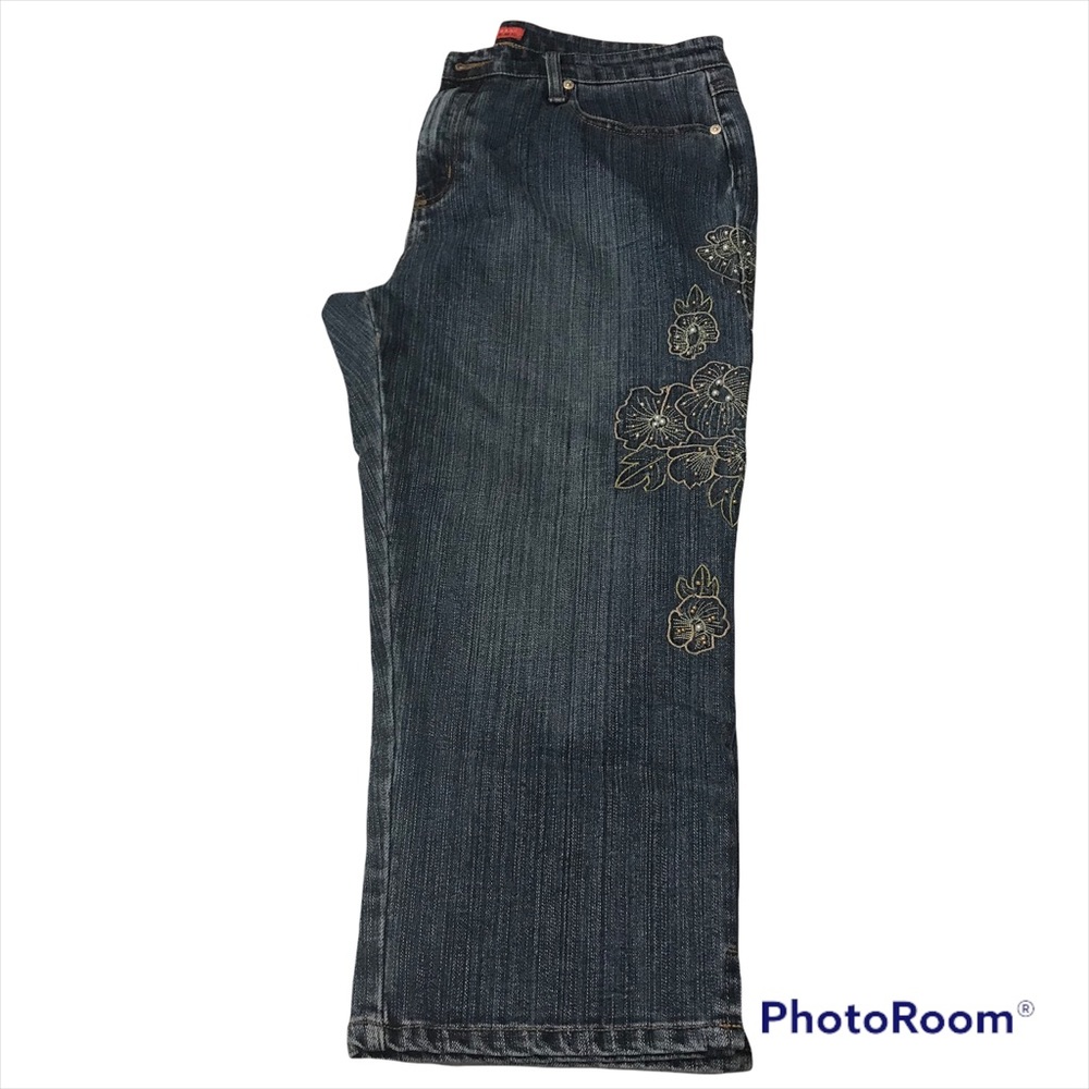 Jeans wear cosmopolitan embroidered denim capris